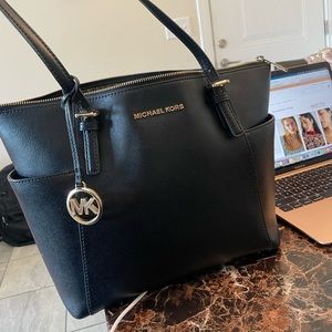 Michael Kors Jet Set Large Leather Tote